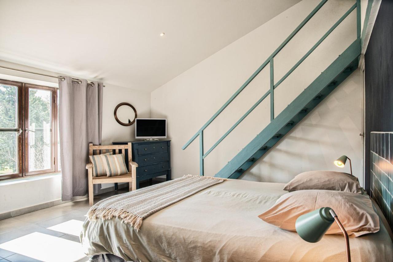 Mas De Bouvet En Camargue Bed & Breakfast *