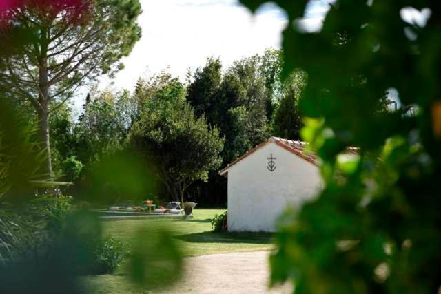 Mas De Bouvet En Camargue Bed & Breakfast *